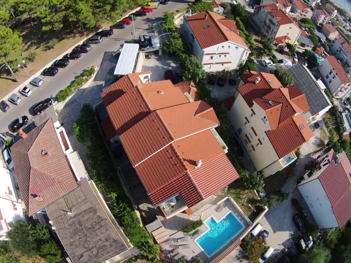 Apartments Miranda Lopar Bagian luar foto