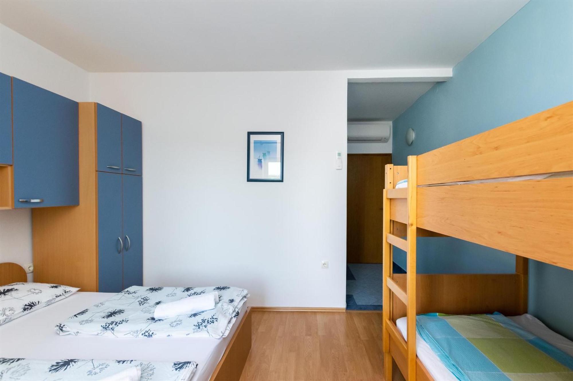 Apartments Miranda Lopar Bagian luar foto